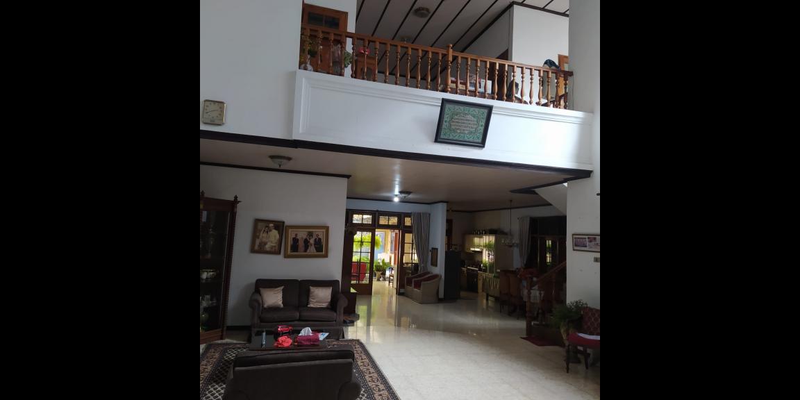 Dijual Rumah 2 Lantai di Gayungsari Barat, Surabaya Dijual Rumah 2 Lantai di Gayungsari Barat, Surabaya