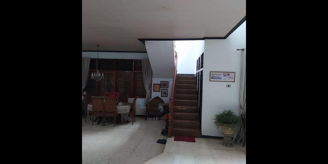 Dijual Rumah 2 Lantai di Gayungsari Barat, Surabaya Dijual Rumah 2 Lantai di Gayungsari Barat, Surabaya