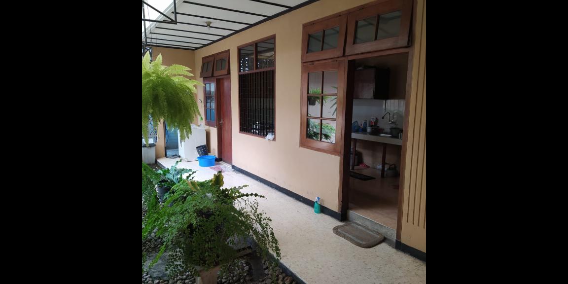 Dijual Rumah 2 Lantai di Gayungsari Barat, Surabaya Dijual Rumah 2 Lantai di Gayungsari Barat, Surabaya