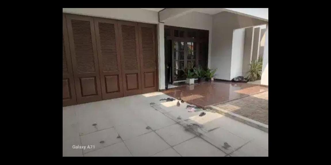 Dijual Rumah 2 Lantai di Tenggilis Tengah, Surabaya Dijual Rumah 2 Lantai di Tenggilis Tengah, Surabaya