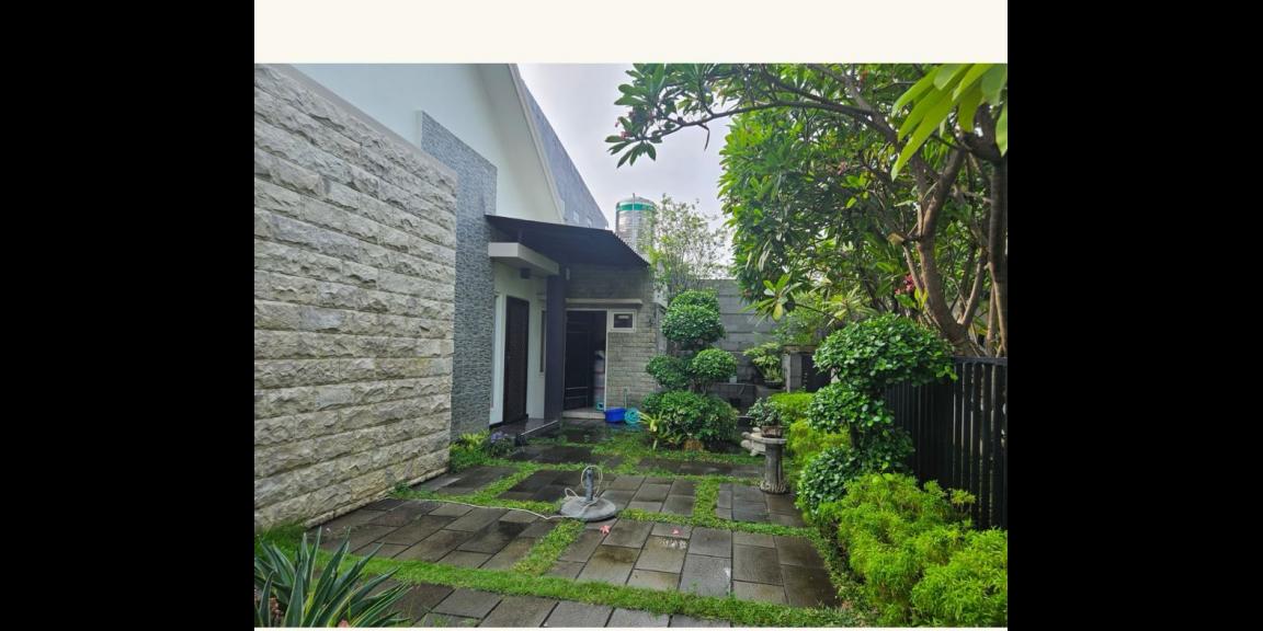 Dijual Rumah Hook di Taman Rivera Regency, Surabaya Dijual Rumah Hook di Taman Rivera Regency, Surabaya