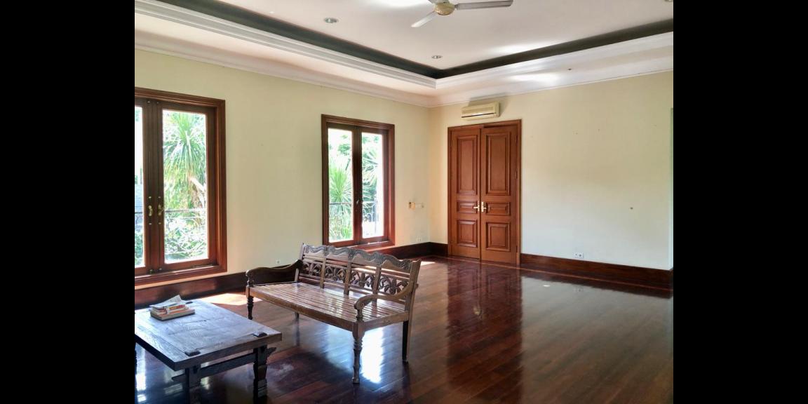 Dijual Rumah Mewah di Tulodong Bawah 3, Jakarta Selatan Dijual Rumah Mewah di Tulodong Bawah 3, Jakarta Selatan