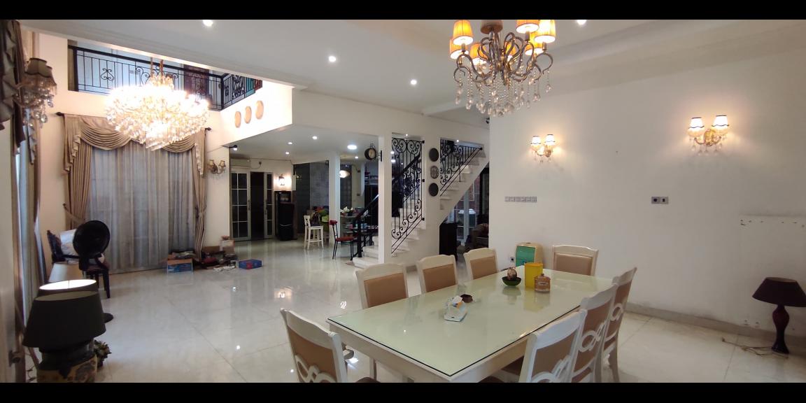 Dijual Rumah Mewah 3 Lantai di Komplek Larangan Indah, Tangerang Dijual Rumah Mewah 3 Lantai di Komplek Larangan Indah, Tangerang