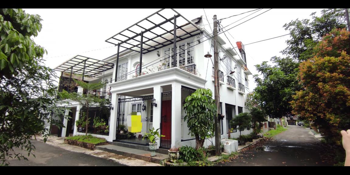 Dijual Rumah Mewah 3 Lantai di Komplek Larangan Indah, Tangerang Dijual Rumah Mewah 3 Lantai di Komplek Larangan Indah, Tangerang