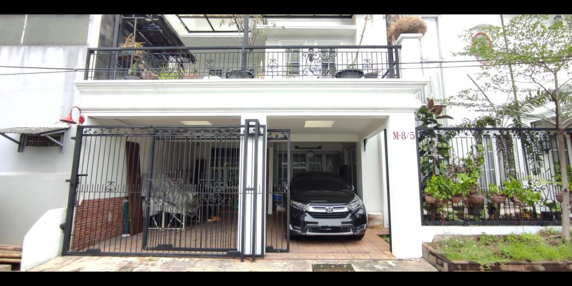 Dijual Rumah Mewah 3 Lantai di Komplek Larangan Indah, Tangerang Dijual Rumah Mewah 3 Lantai di Komplek Larangan Indah, Tangerang