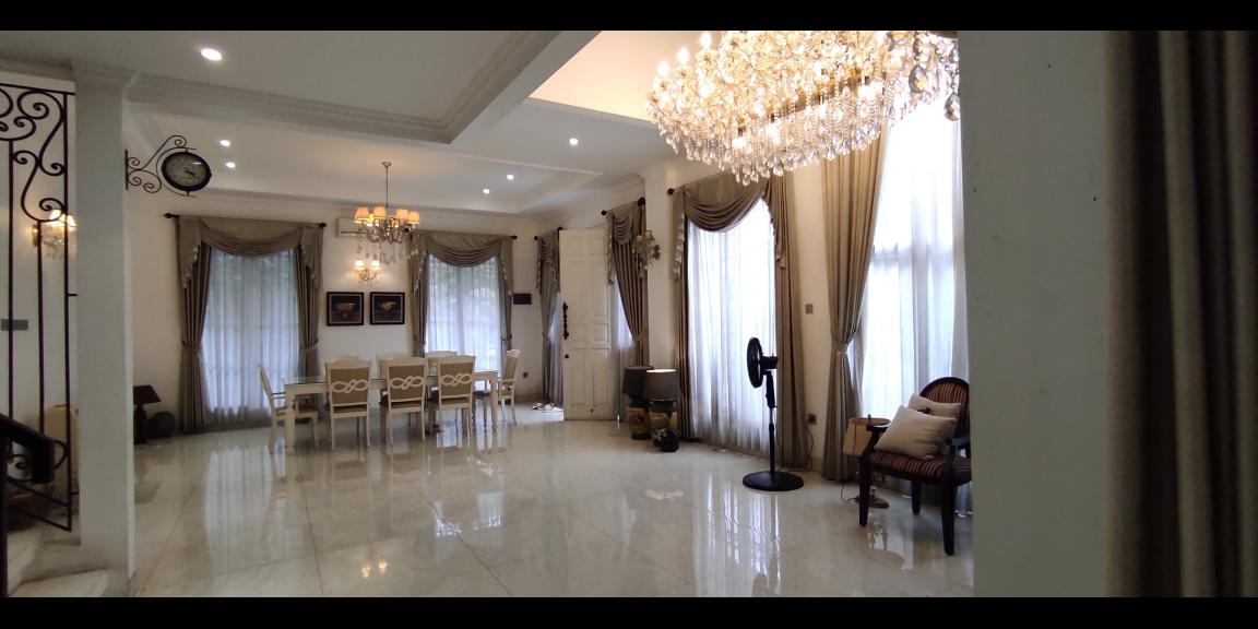 Dijual Rumah Mewah 3 Lantai di Komplek Larangan Indah, Tangerang Dijual Rumah Mewah 3 Lantai di Komplek Larangan Indah, Tangerang