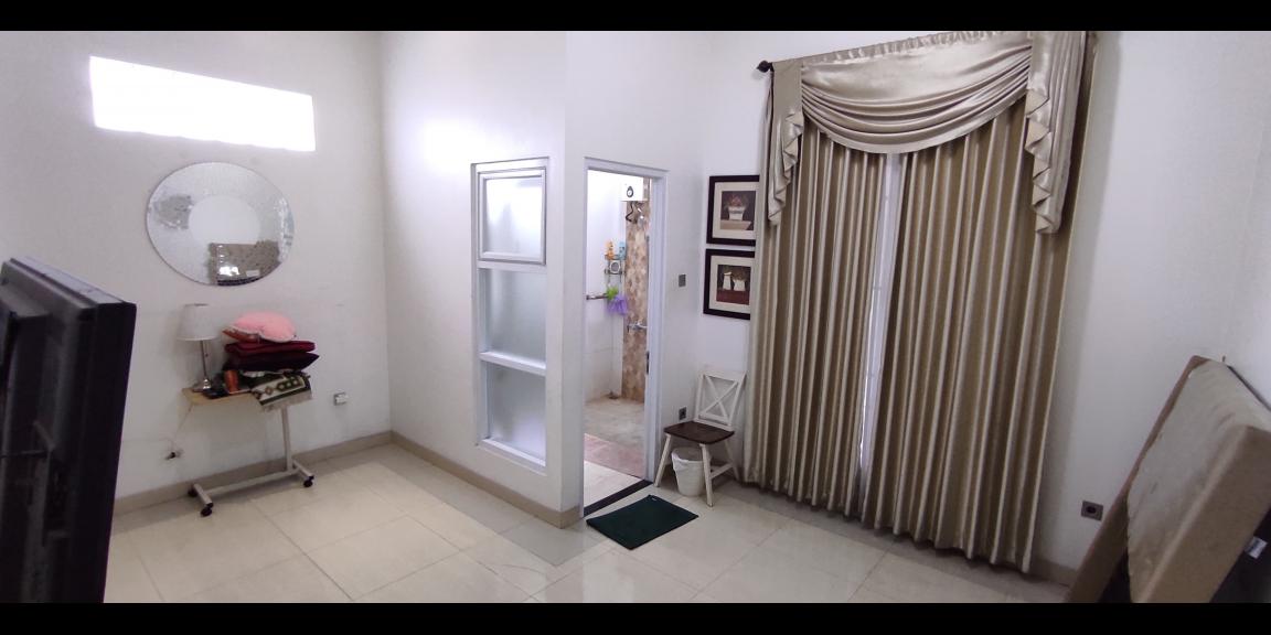 Dijual Rumah Mewah 3 Lantai di Komplek Larangan Indah, Tangerang Dijual Rumah Mewah 3 Lantai di Komplek Larangan Indah, Tangerang