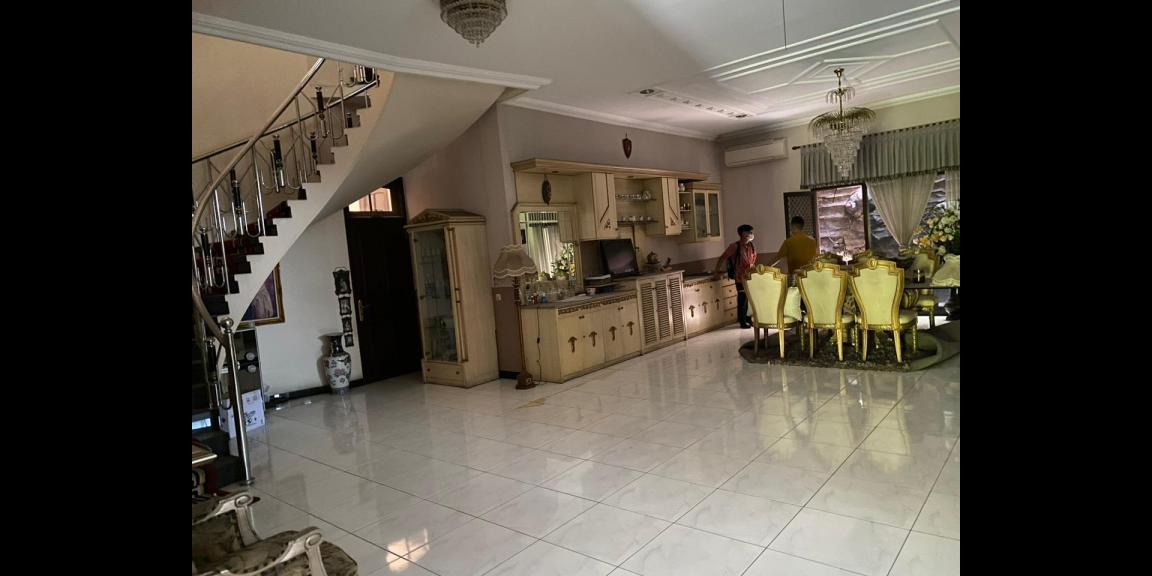 Dijual Rumah 2 Lantai di Dharmahusada Utara, Surabaya Dijual Rumah 2 Lantai di Dharmahusada Utara, Surabaya