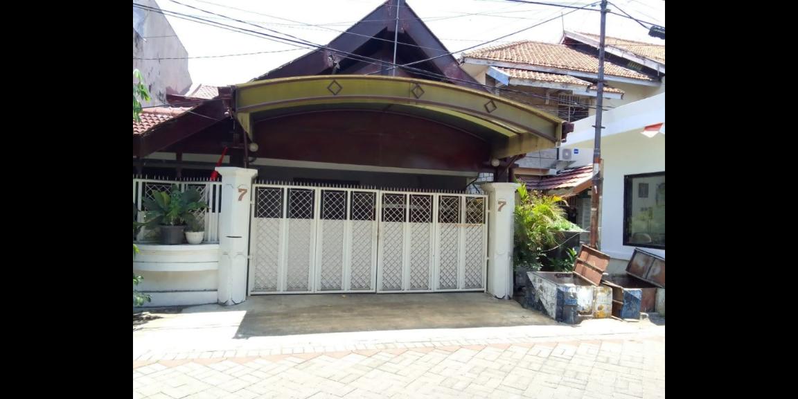 Dijual Rumah 2 Lantai di Barata Jaya, Surabaya Dijual Rumah 2 Lantai di Barata Jaya, Surabaya