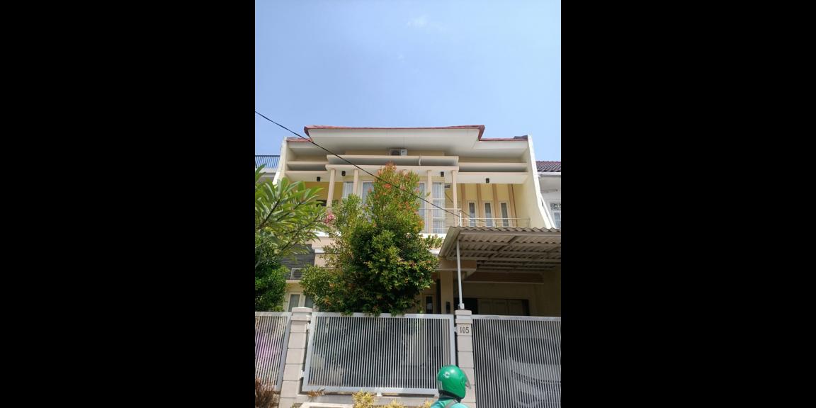 Dijual Rumah 2 Lantai di Jalan Sidosermo, Surabaya Dijual Rumah 2 Lantai di Jalan Sidosermo, Surabaya