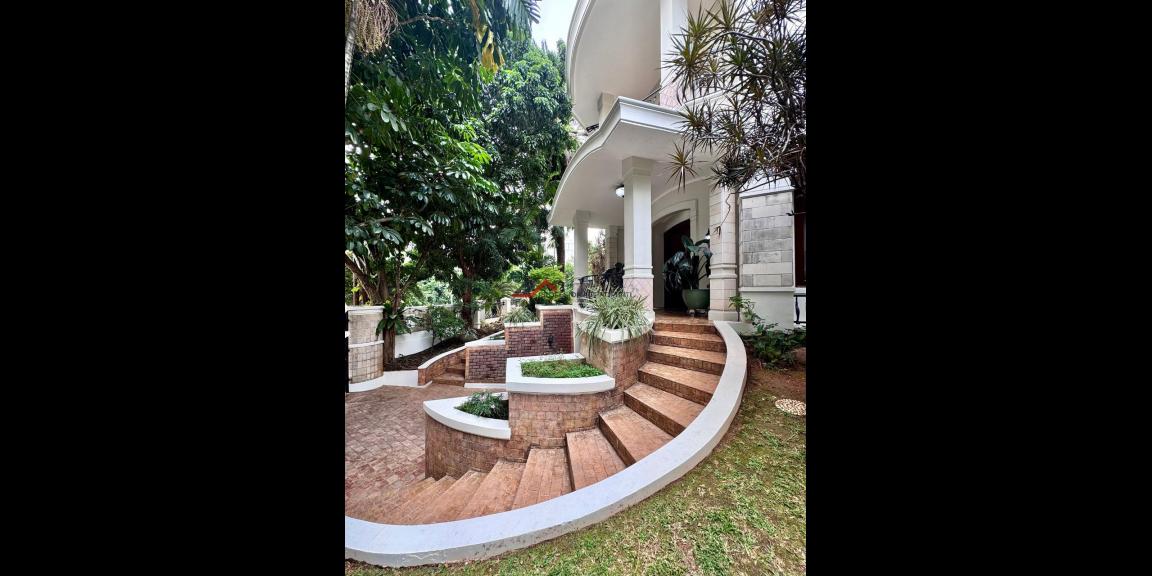 Rumah Mewah di Taman Pondok Indah, Jakarta Selatan Rumah Mewah di Taman Pondok Indah, Jakarta Selatan