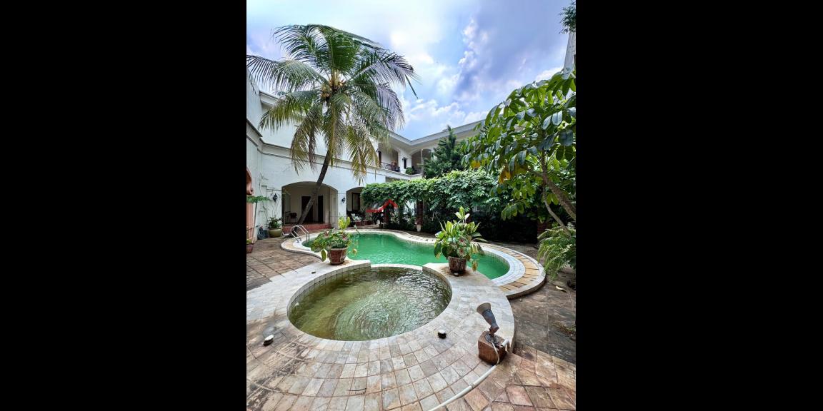 Rumah Mewah di Taman Pondok Indah, Jakarta Selatan Rumah Mewah di Taman Pondok Indah, Jakarta Selatan