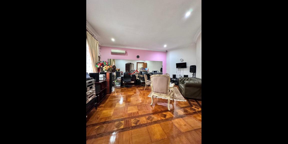 Rumah Mewah di Taman Pondok Indah, Jakarta Selatan Rumah Mewah di Taman Pondok Indah, Jakarta Selatan