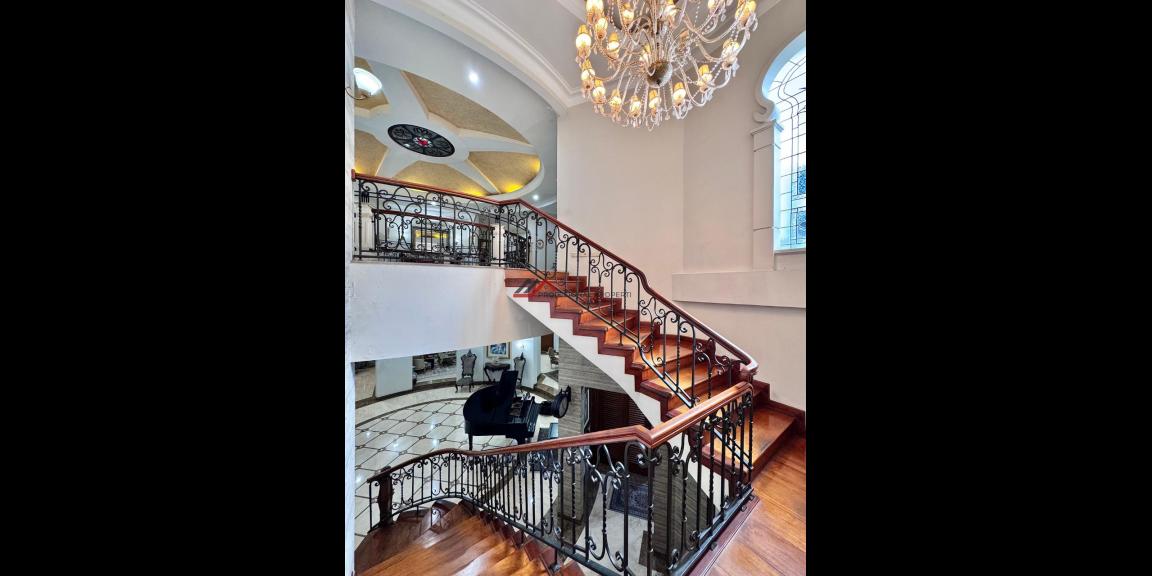 Rumah Mewah di Taman Pondok Indah, Jakarta Selatan Rumah Mewah di Taman Pondok Indah, Jakarta Selatan