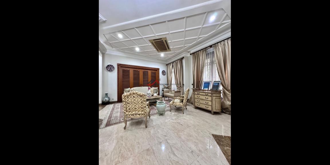 Rumah Mewah di Taman Pondok Indah, Jakarta Selatan Rumah Mewah di Taman Pondok Indah, Jakarta Selatan
