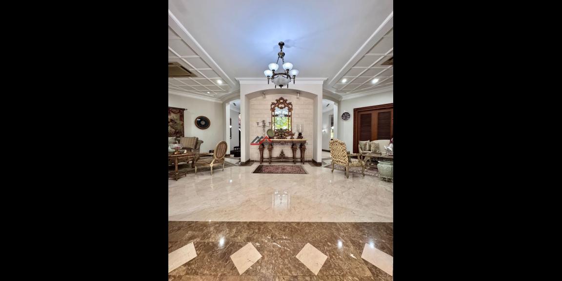 Rumah Mewah di Taman Pondok Indah, Jakarta Selatan Rumah Mewah di Taman Pondok Indah, Jakarta Selatan