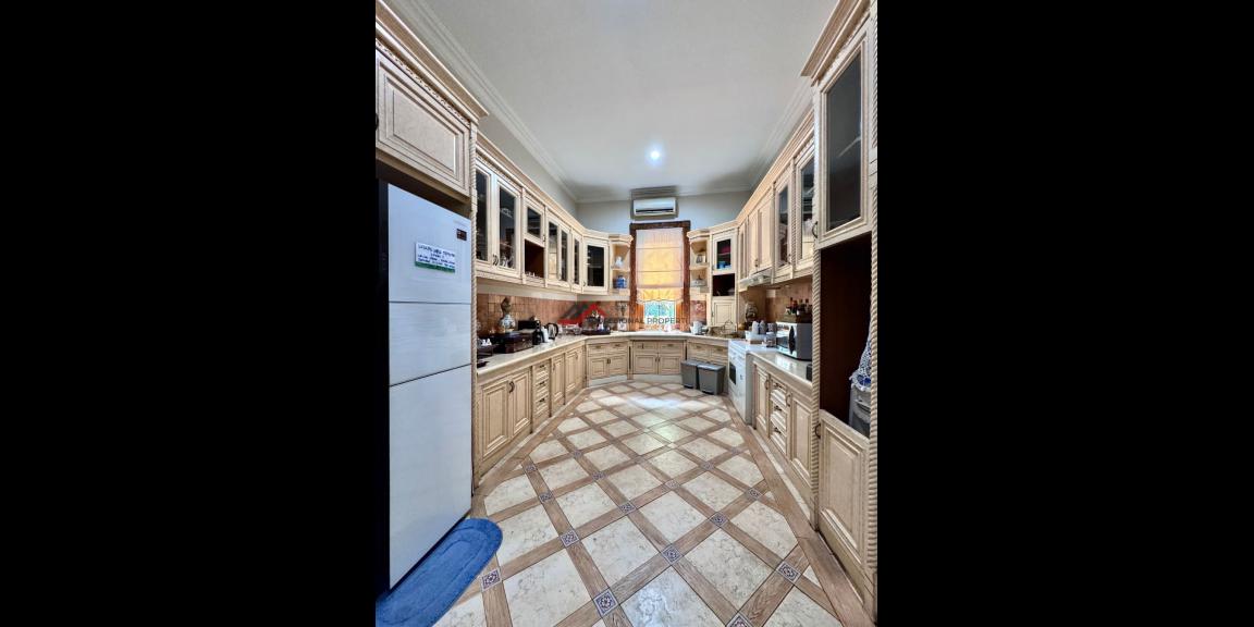 Rumah Mewah di Taman Pondok Indah, Jakarta Selatan Rumah Mewah di Taman Pondok Indah, Jakarta Selatan