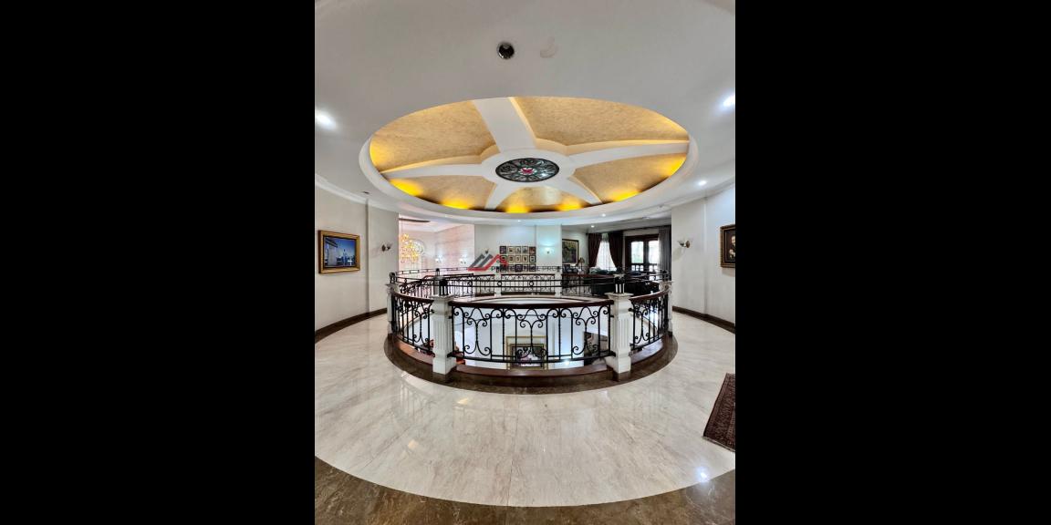 Rumah Mewah di Taman Pondok Indah, Jakarta Selatan Rumah Mewah di Taman Pondok Indah, Jakarta Selatan