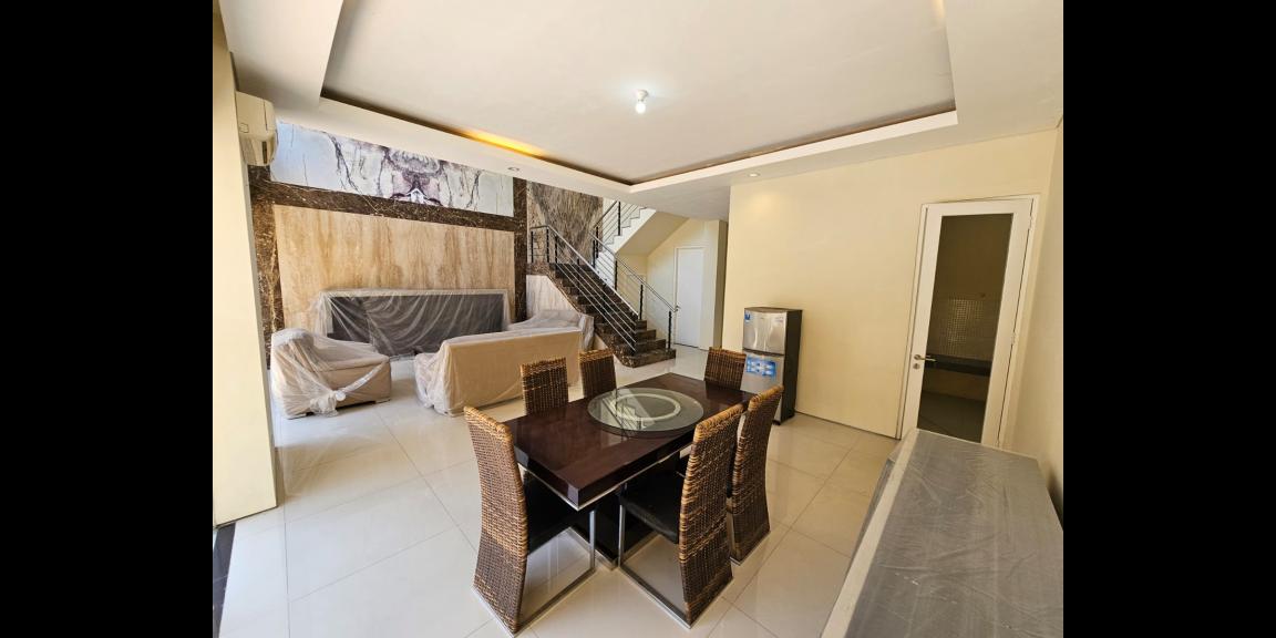 Dijual Rumah 2 Lantai di Komplek Royal Residence, Surabaya Dijual Rumah 2 Lantai di Komplek Royal Residence, Surabaya