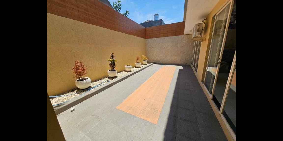 Dijual Rumah 2 Lantai di Komplek Royal Residence, Surabaya Dijual Rumah 2 Lantai di Komplek Royal Residence, Surabaya