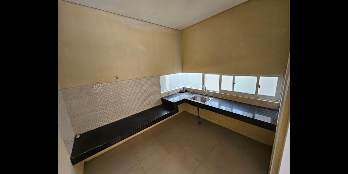 Dijual Rumah 2 Lantai di Komplek Royal Residence, Surabaya Dijual Rumah 2 Lantai di Komplek Royal Residence, Surabaya