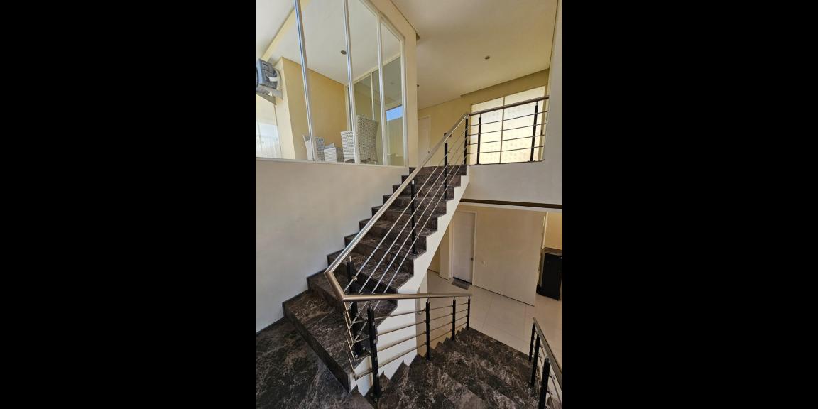 Dijual Rumah 2 Lantai di Komplek Royal Residence, Surabaya Dijual Rumah 2 Lantai di Komplek Royal Residence, Surabaya