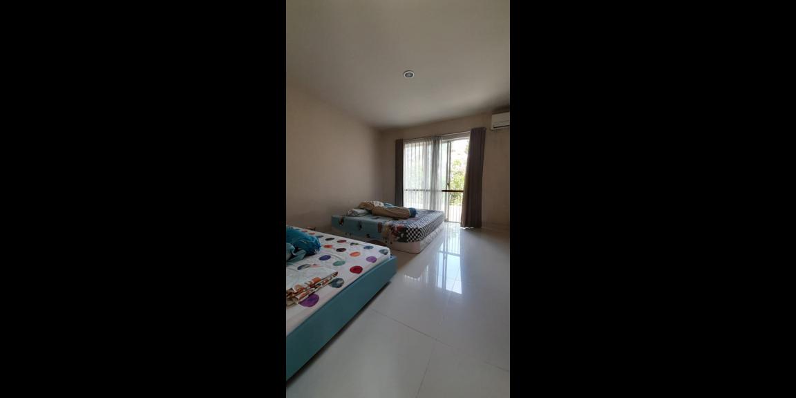 Dijual Rumah Mewah di Komplek Royal Residence, Surabaya Dijual Rumah Mewah di Komplek Royal Residence, Surabaya