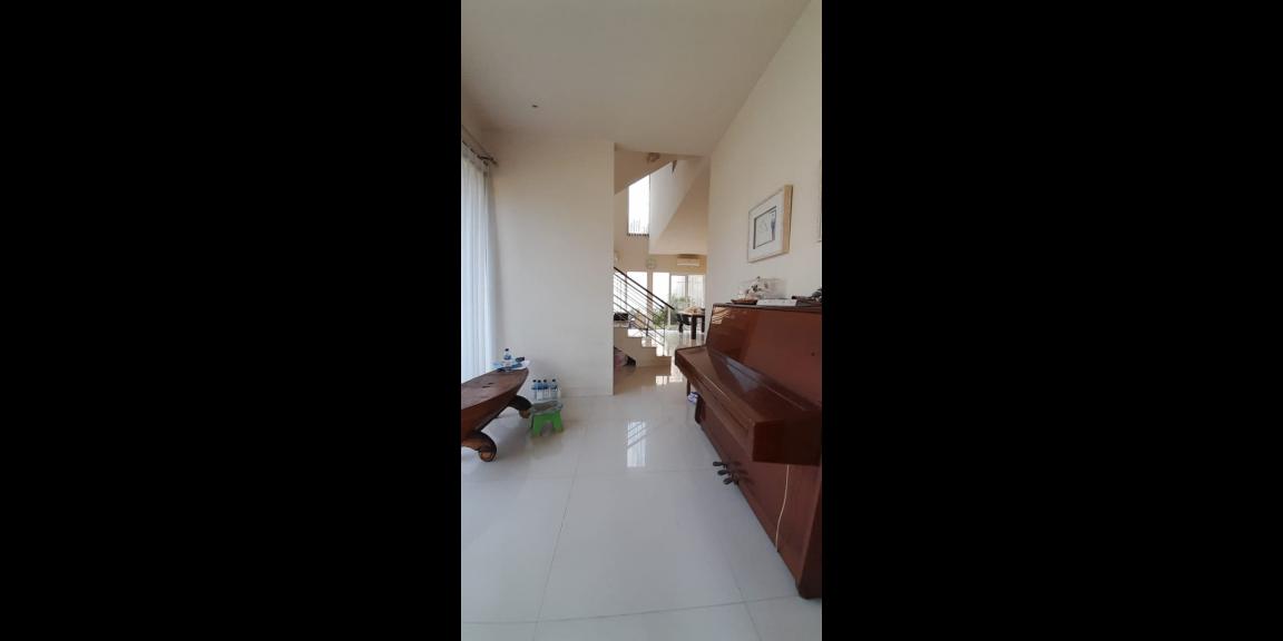 Dijual Rumah Mewah di Komplek Royal Residence, Surabaya Dijual Rumah Mewah di Komplek Royal Residence, Surabaya