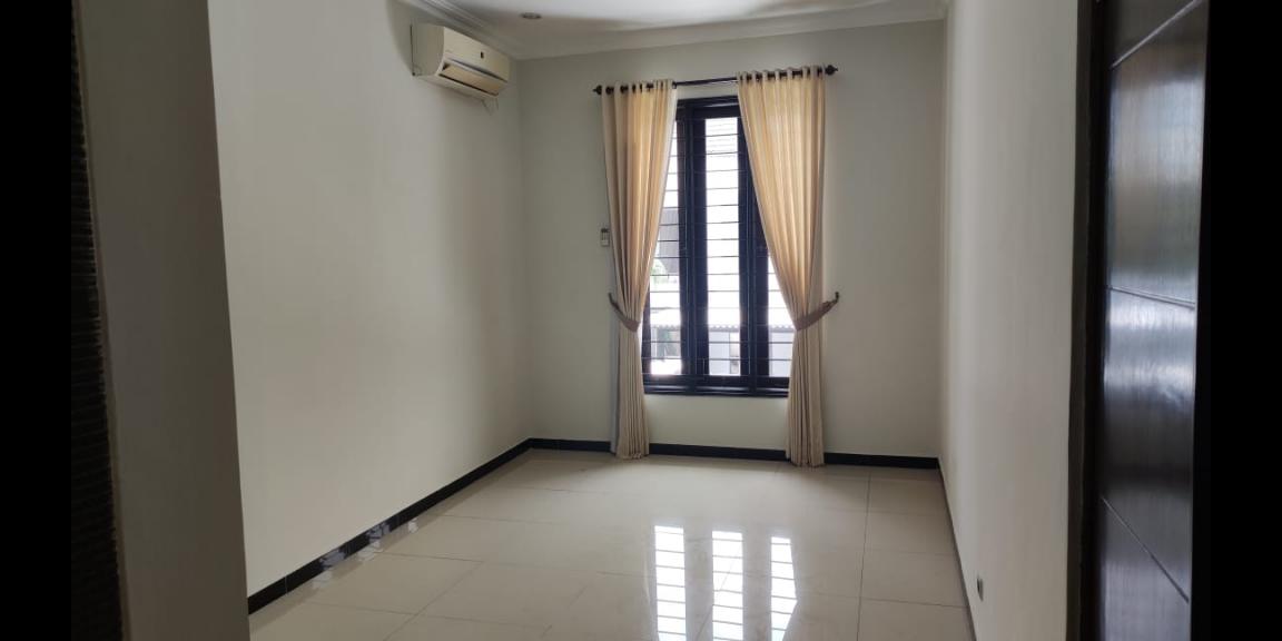 Disewakan Rumah Baru Renovasi Lokasi Citraland SUrabaya Barat Disewakan Rumah Baru Renovasi Lokasi Citraland SUrabaya Barat