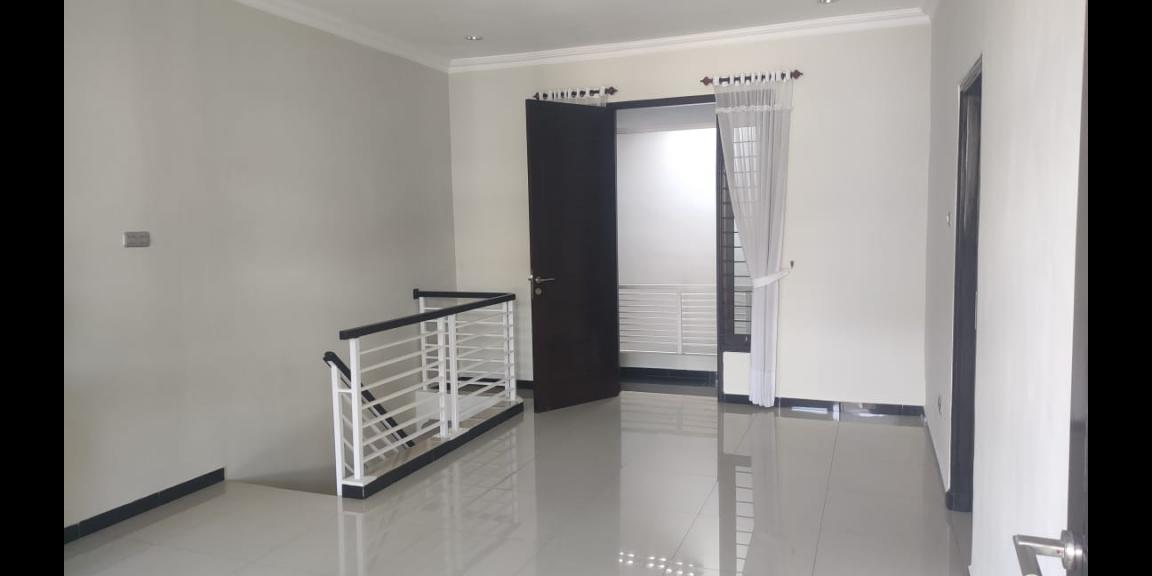 Disewakan Rumah Baru Renovasi Lokasi Citraland SUrabaya Barat Disewakan Rumah Baru Renovasi Lokasi Citraland SUrabaya Barat