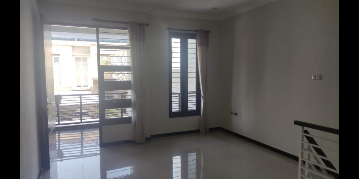 Rumah Siap Huni Baru Renovasi Lokasi Citraland SUrabaya Barat Rumah Siap Huni Baru Renovasi Lokasi Citraland SUrabaya Barat