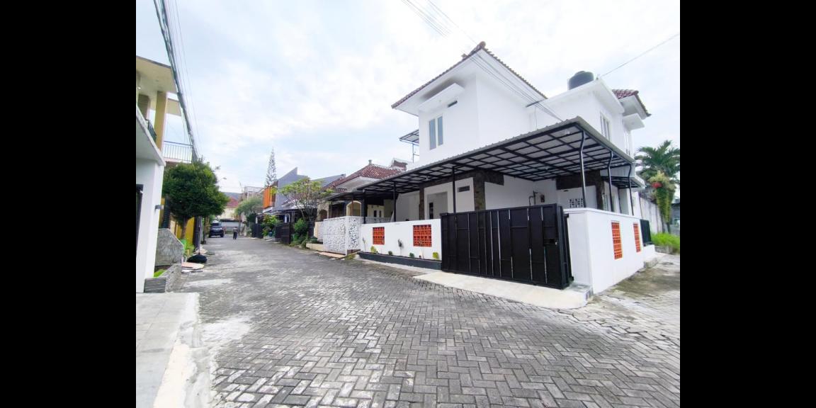 Dijual Rumah 2 Lantai di Jalan Bendungan Palasari, Kota Malang Dijual Rumah 2 Lantai di Jalan Bendungan Palasari, Kota Malang