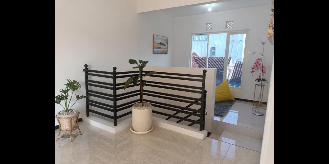 Dijual Rumah 2 Lantai di Jalan Bendungan Palasari, Kota Malang Dijual Rumah 2 Lantai di Jalan Bendungan Palasari, Kota Malang