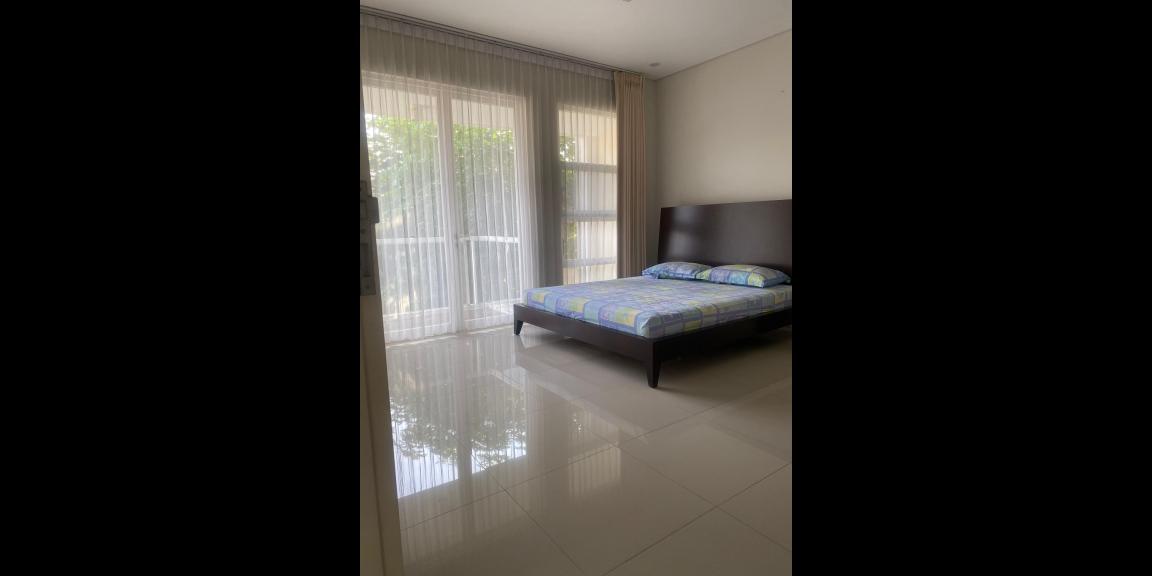 Dijual Rumah 2 Lantai di Royal Residence, Surabaya Dijual Rumah 2 Lantai di Royal Residence, Surabaya