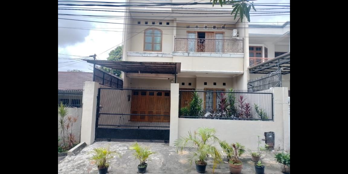 Dijual Rumah 2 Lantai di Kebon Jeruk, Jakarta Barat Dijual Rumah 2 Lantai di Kebon Jeruk, Jakarta Barat