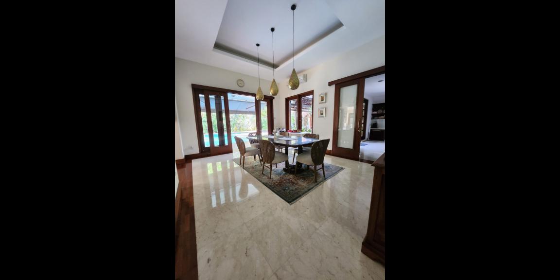 Dijual Rumah Mewah di Cilandak Barat, Jakarta Selatan Dijual Rumah Mewah di Cilandak Barat, Jakarta Selatan