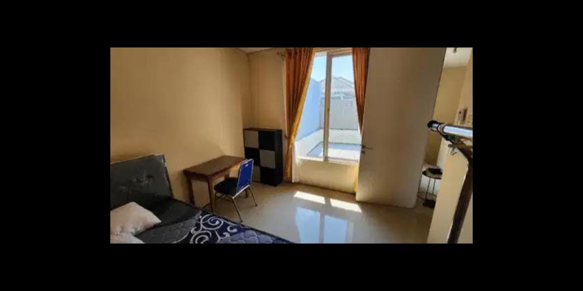 Disewakan Rumah Minimalis di Perumahan Royal Residence, Surabaya Disewakan Rumah Minimalis di Perumahan Royal Residence, Surabaya