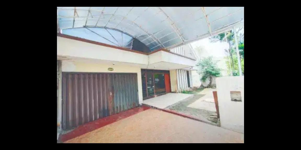 Dijual Rumah Luas di Dharmahusada Indah Selatan, Surabaya Dijual Rumah Luas di Dharmahusada Indah Selatan, Surabaya