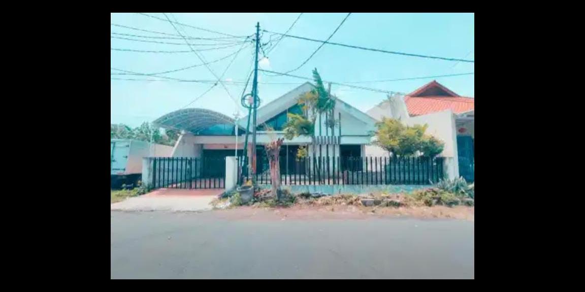 Dijual Rumah Luas di Dharmahusada Indah Selatan, Surabaya Dijual Rumah Luas di Dharmahusada Indah Selatan, Surabaya