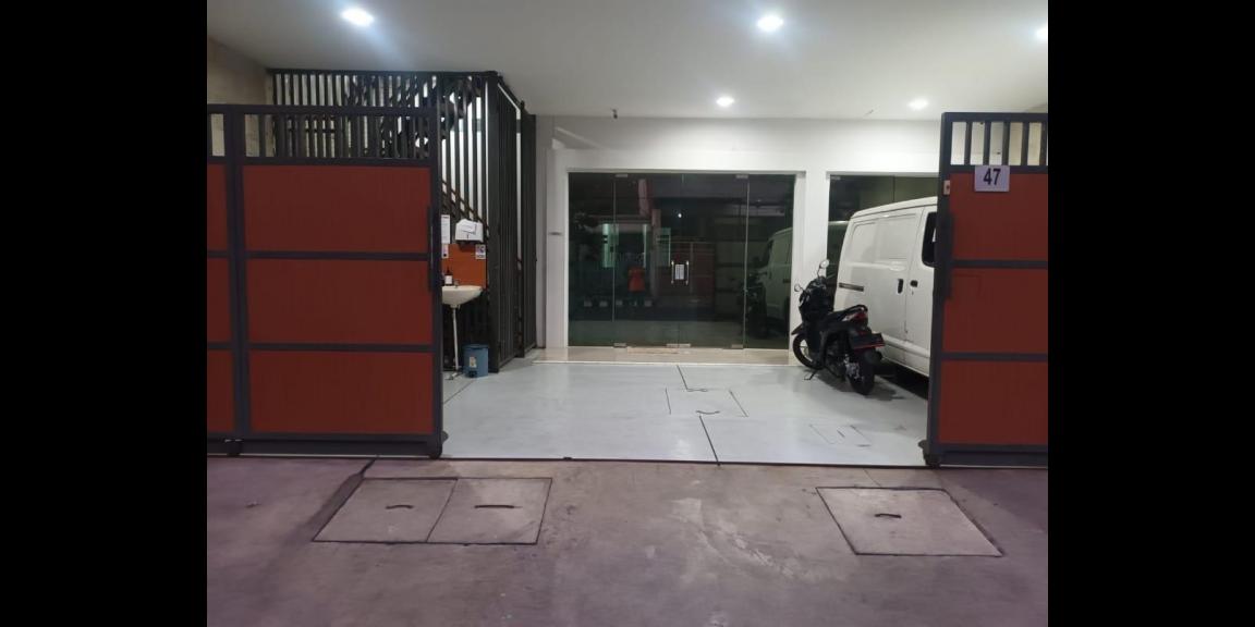 Dijual Rumah 2 Lantai di Jalan Kutisari Indah Utara, Surabaya Dijual Rumah 2 Lantai di Jalan Kutisari Indah Utara, Surabaya