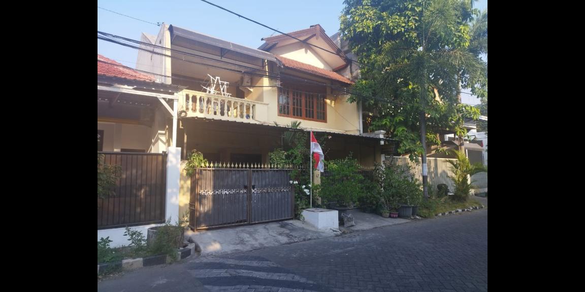Dijual Rumah 2,5 Lantai di Jalan Barata Jaya, Surabaya Dijual Rumah 2,5 Lantai di Jalan Barata Jaya, Surabaya