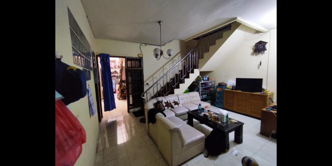 Dijual Rumah 2,5 Lantai di Jalan Barata Jaya, Surabaya Dijual Rumah 2,5 Lantai di Jalan Barata Jaya, Surabaya
