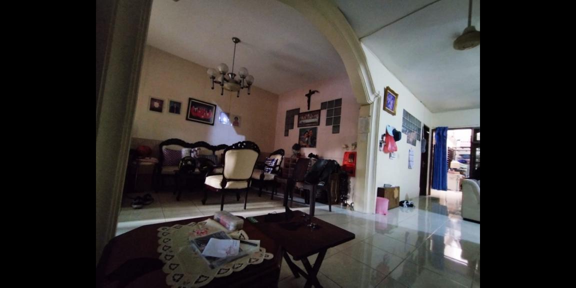 Dijual Rumah 2,5 Lantai di Jalan Barata Jaya, Surabaya Dijual Rumah 2,5 Lantai di Jalan Barata Jaya, Surabaya