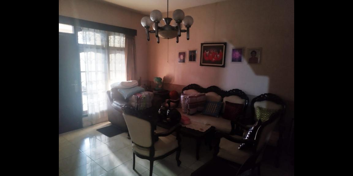 Dijual Rumah 2,5 Lantai di Jalan Barata Jaya, Surabaya Dijual Rumah 2,5 Lantai di Jalan Barata Jaya, Surabaya