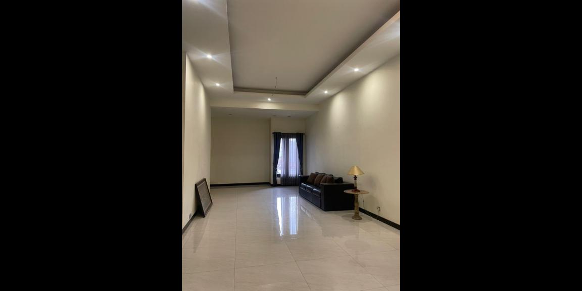 !!!JUAL CEPAT!!! Rumah Istimewa Nol Jalan Raya Semi Furnished Siap Huni Lokasi Karah Jambangan Surabaya Selatan !!!JUAL CEPAT!!! Rumah Istimewa Nol Jalan Raya Semi Furnished Siap Huni Lokasi Karah Jambangan Surabaya Selatan