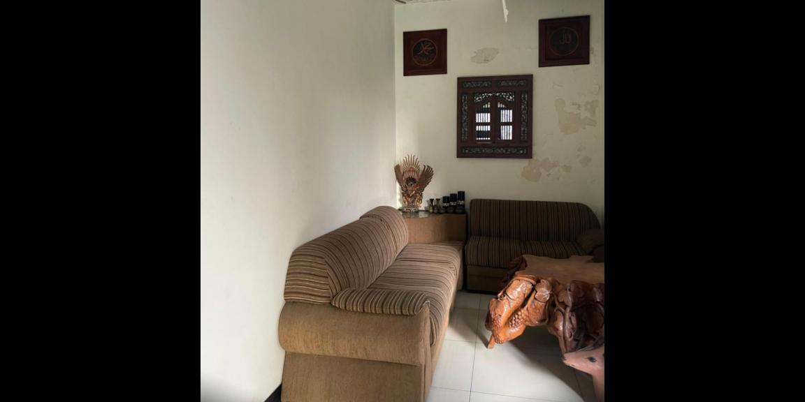 !!!JUAL CEPAT!!! Rumah Istimewa Nol Jalan Raya Semi Furnished Siap Huni Lokasi Karah Jambangan Surabaya Selatan !!!JUAL CEPAT!!! Rumah Istimewa Nol Jalan Raya Semi Furnished Siap Huni Lokasi Karah Jambangan Surabaya Selatan