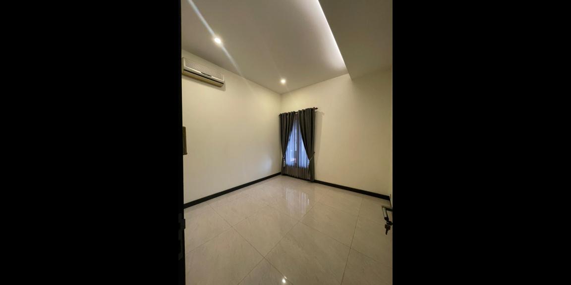 !!!JUAL CEPAT!!! Rumah Istimewa Nol Jalan Raya Semi Furnished Siap Huni Lokasi Karah Jambangan Surabaya Selatan !!!JUAL CEPAT!!! Rumah Istimewa Nol Jalan Raya Semi Furnished Siap Huni Lokasi Karah Jambangan Surabaya Selatan