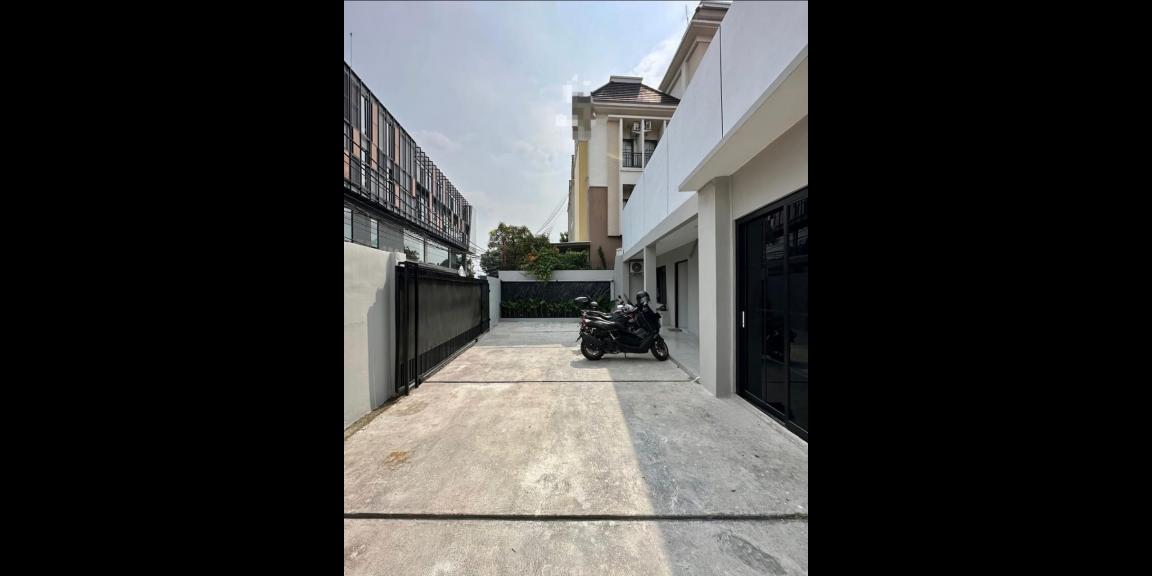 Dijual Rumah Kos di Jalan Mampang Prapatan, Jakarta Selatan Dijual Rumah Kos di Jalan Mampang Prapatan, Jakarta Selatan