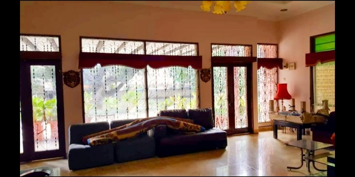 Dijual Rumah Luas di Jalan Siaga Raya, Jakarta Selatan Dijual Rumah Luas di Jalan Siaga Raya, Jakarta Selatan
