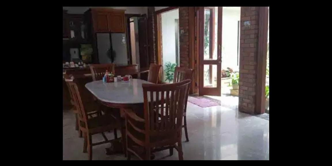Dijual Rumah Luas SHM di Jalan Kemang, Jakarta Selatan Dijual Rumah Luas SHM di Jalan Kemang, Jakarta Selatan